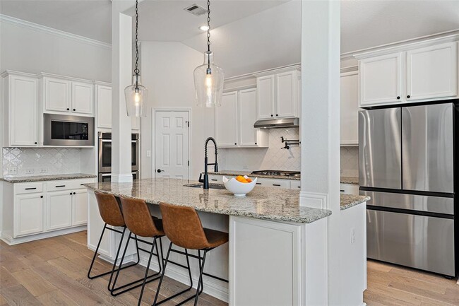 Building Photo - 407 Highland Village Dr