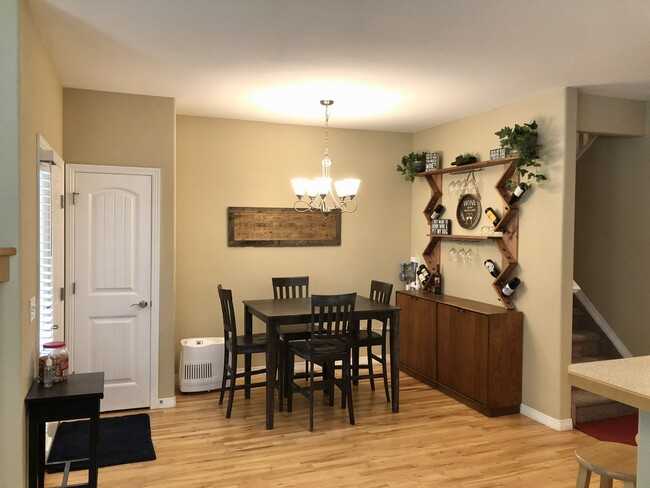 Dining area - 2509 Custer Dr