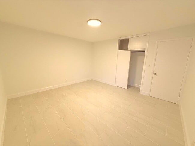 Building Photo - 626 Prosperity Farms Rd