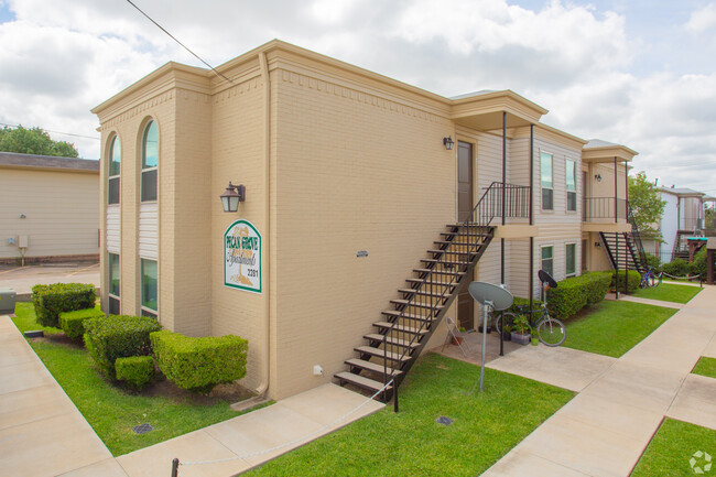 Building Photo - Pecan Grove - Studio