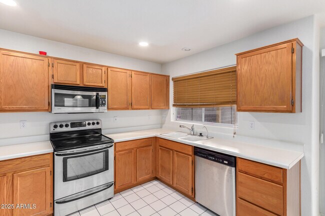 Building Photo - 100 N Bradley Dr