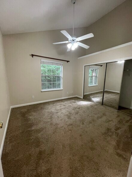 Building Photo - 909 Wentworth Ct
