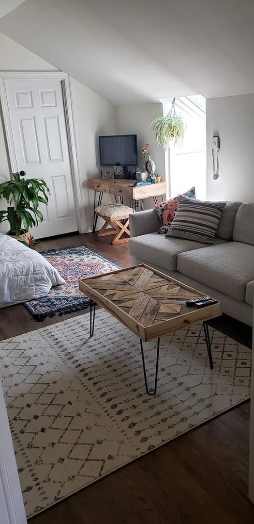 Building Photo - Luxurious 1 Bed / 1 Bath Haven with a Serene Deck & Elegant Hardwood Floors - Prime Location in V...