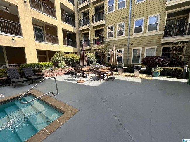 Building Photo - 2020 5th Ave S