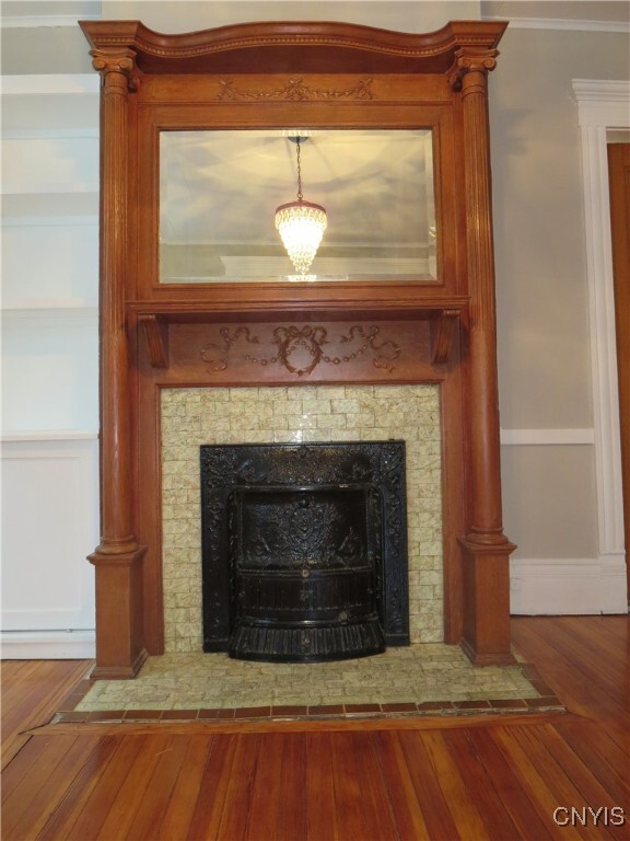 Building Photo - 1725 James St