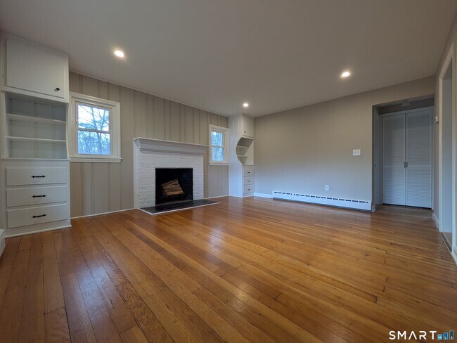 Building Photo - 414 Salmon Brook St