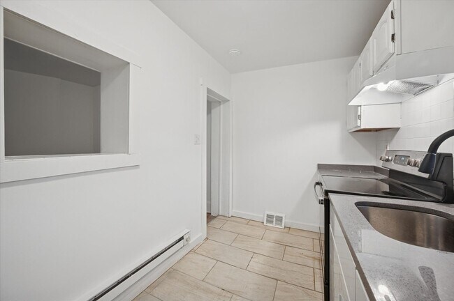 Building Photo - 2 Bedroom House West Philly