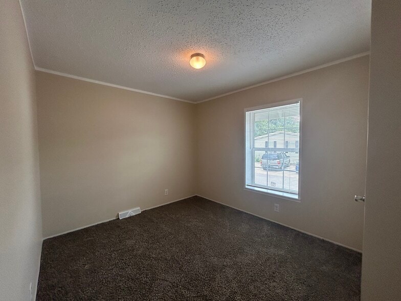Building Photo - 2341 Oakgrove Dr