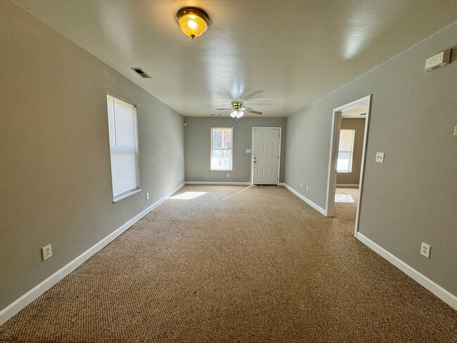 Building Photo - 2009 Grandhaven Dr