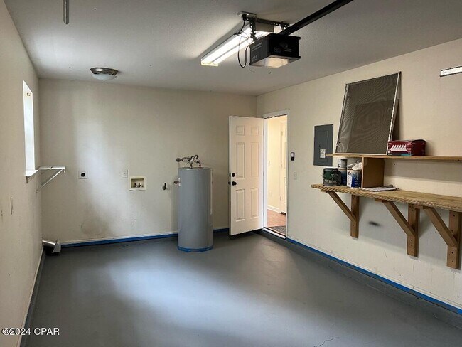 Building Photo - 1553 Mulberry Ave