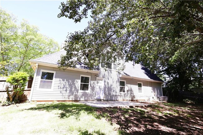 Building Photo - 1092 Mountain Springs Dr