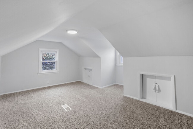 Building Photo - 20 Lake Ave