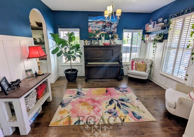 Building Photo - 6150 Christmas Dr