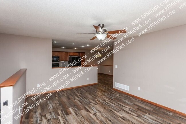 Building Photo - 738 NE Spring St