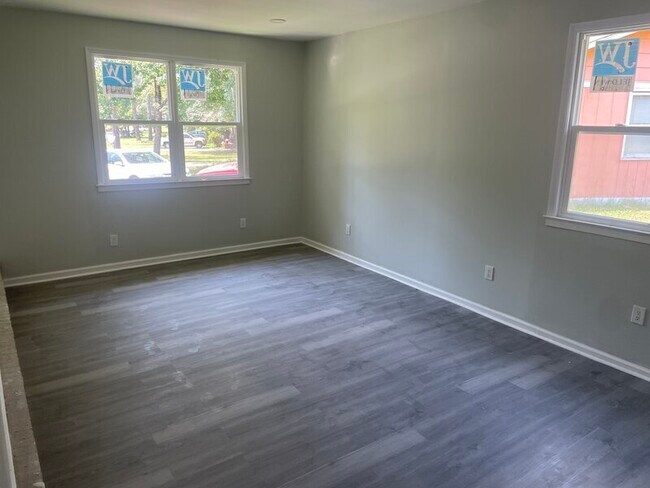 Building Photo - 32 King Arthur Ct