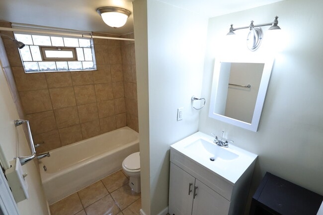 Building Photo - 555 Brittain Rd