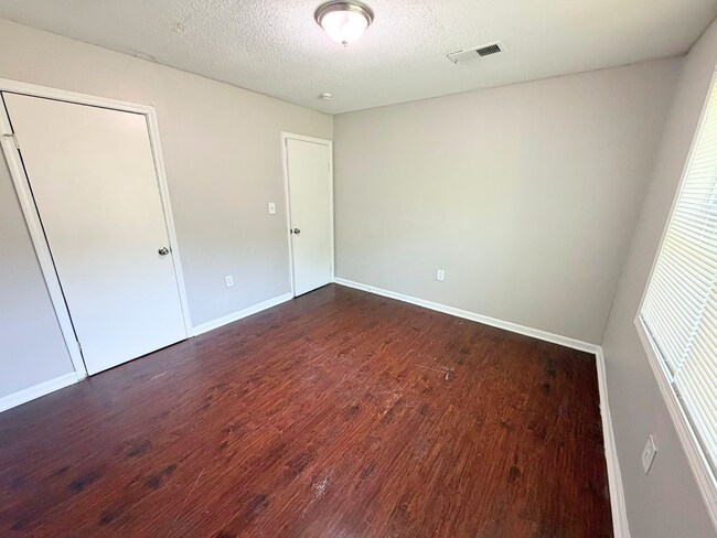 Building Photo - 1111 Canary Ln