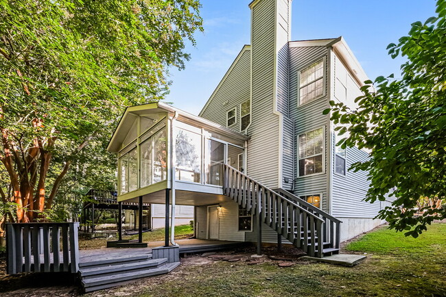 Building Photo - 871 Hampton Hill Ct