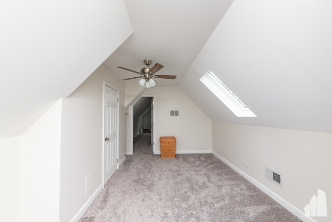 Building Photo - 2428 W Carmen Ave