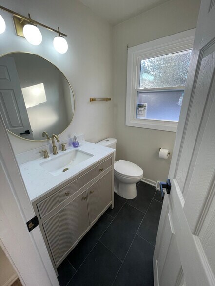 Building Photo - 5963 Teakwood Dr