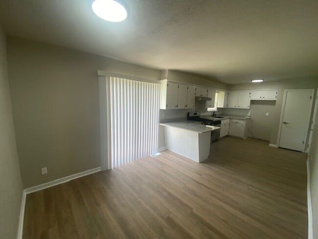 Building Photo - Remodeled 3 Bedroom - Union Schools! Self-...