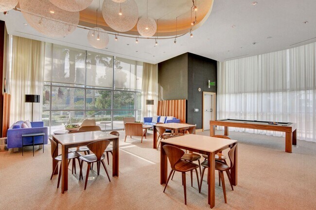 Building Photo - Turnberry Towers 2705W-City/Golf Course Vi...