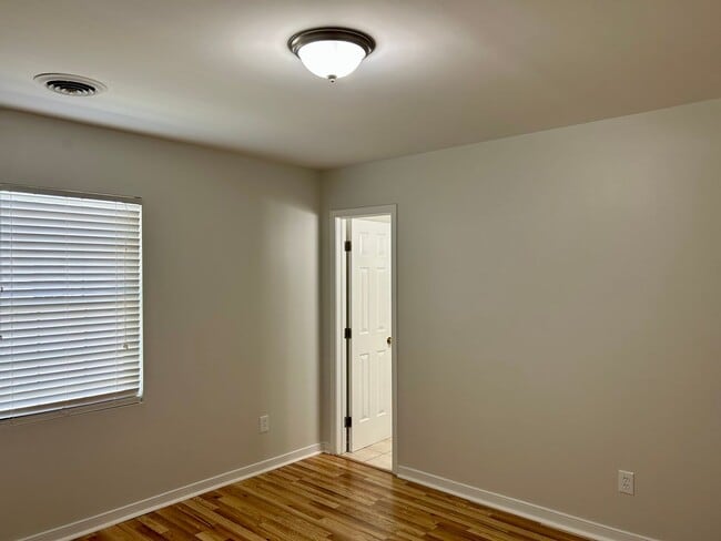 Building Photo - Charming 3 bedroom, 2.5 bath cottage within minutes to Shoppes at Willow Lawn, Carytown