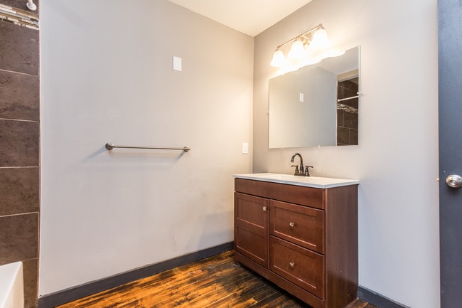 Building Photo - 1813 N Howard St