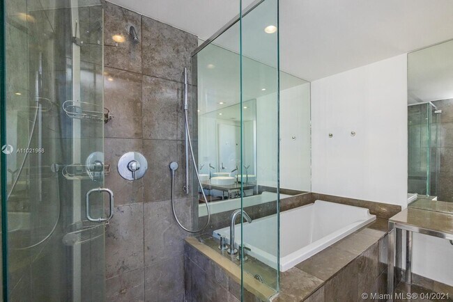 Building Photo - 475 Brickell Ave