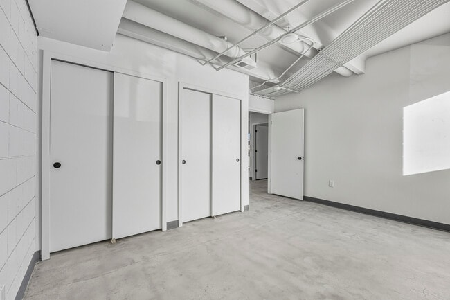 Building Photo - 415 S Weber St