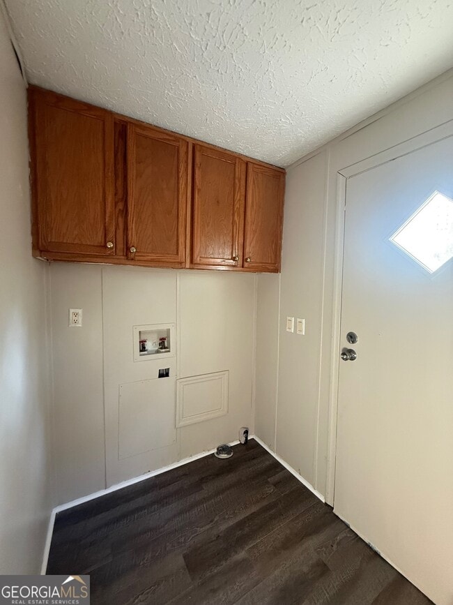 Building Photo - 110 Little River Dr