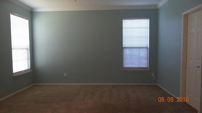 Building Photo - 2681 Calmwater Dr