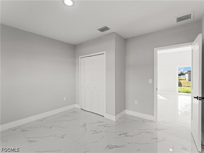 Building Photo - 1242 NW 22nd Ave