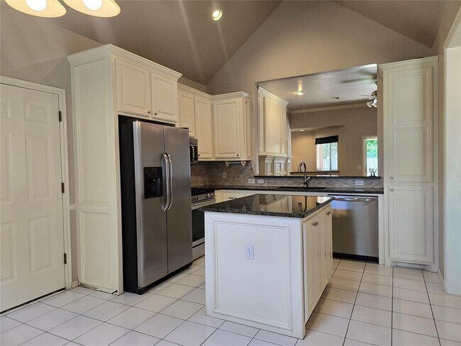 Building Photo - 1823 Chelsea Dr