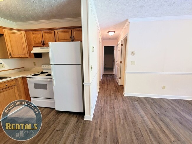 Building Photo - Gorgeous 3bd/2.5ba House With Included Downstairs Apartment