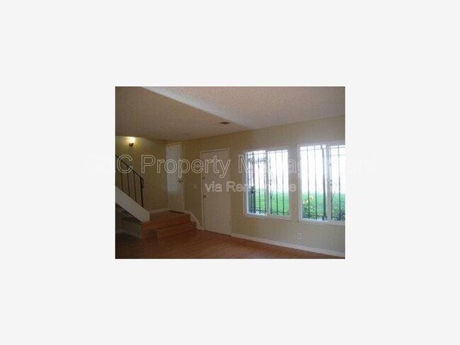 Building Photo - 292 Grecia Ct