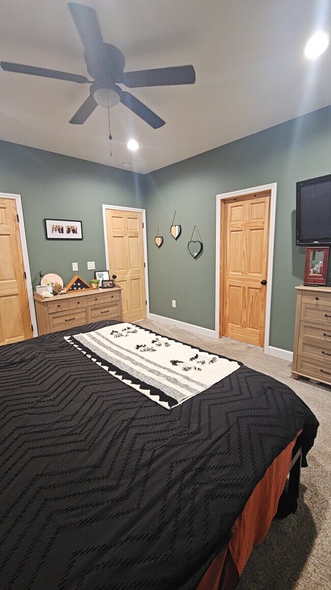 Building Photo - 207 Hawk Run
