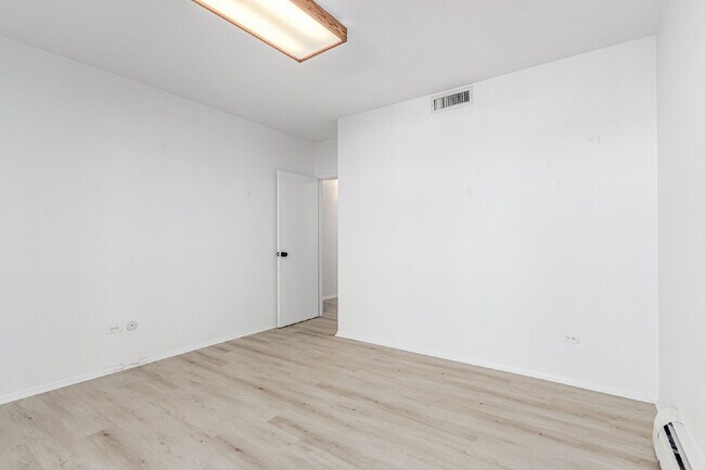 Building Photo - 3131 E Alameda Ave