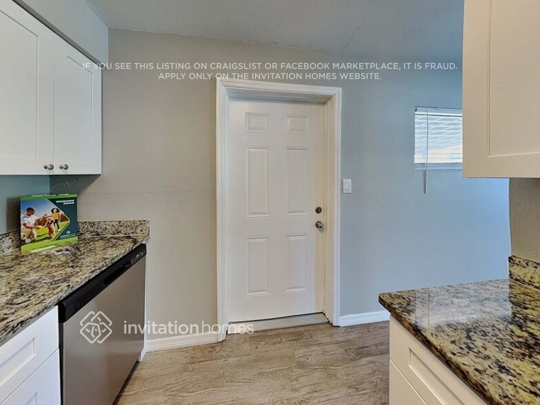 Building Photo - 4114 Lake Lawne Ave