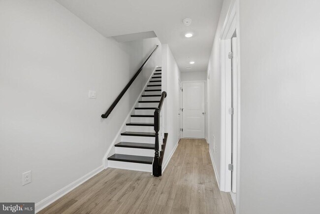 Building Photo - 332 Ensemble Wy