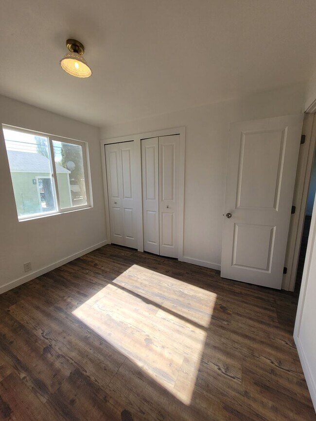 Building Photo - Fully Remodeled with Garage, Yard Care Included & Free May rent with 1 Year Lease
