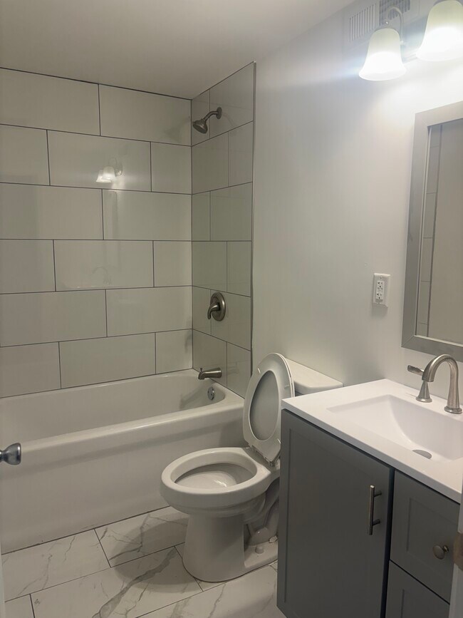 Building Photo - Gary Rental