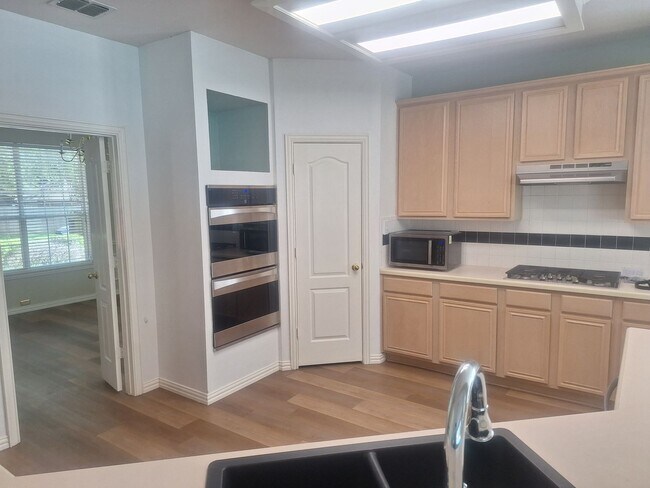 Building Photo - 5BR Fannin Farms Home with Dual Primary Suites & Pool