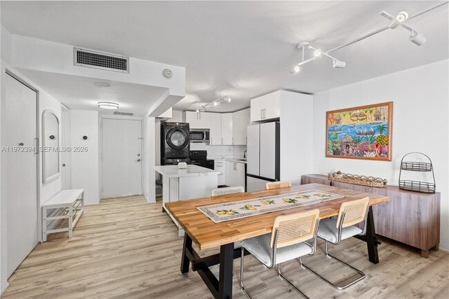 Building Photo - 1865 Brickell Ave