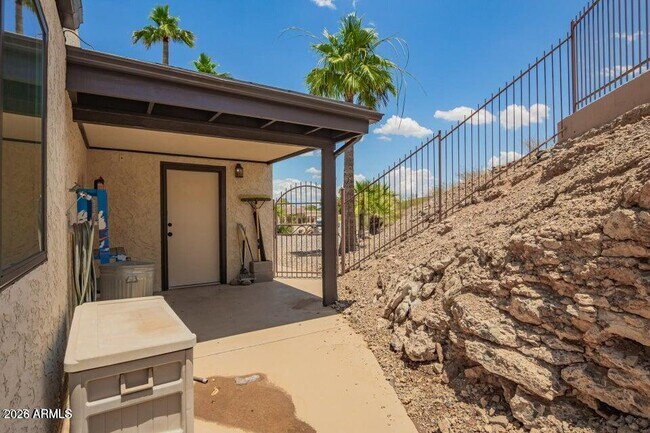 Building Photo - 239 E Aster Dr