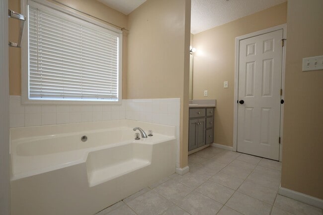 Building Photo - 4349 Summerlin Dr