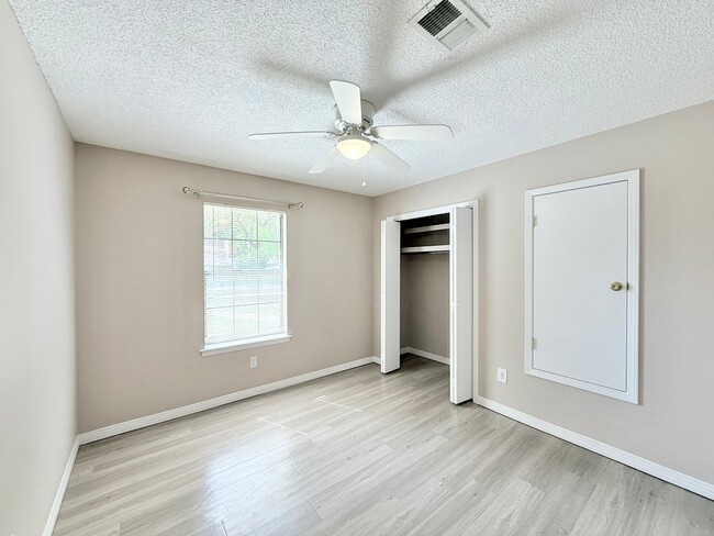 Building Photo - 2-Bedroom Quadplex