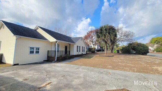 Building Photo - 903 Balfoure Dr