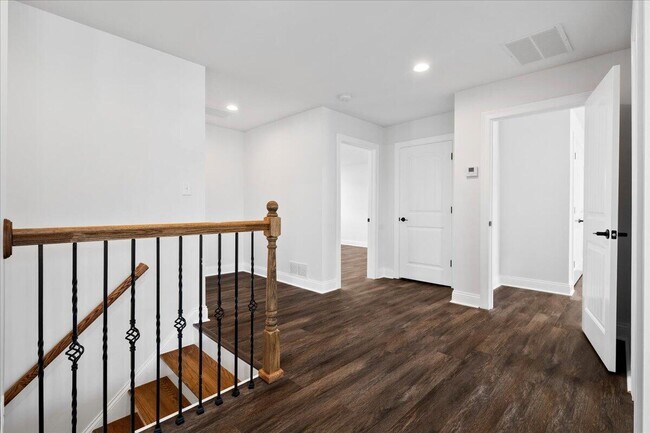 Building Photo - 413 Weston Park