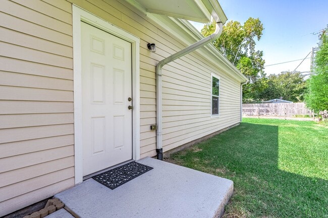 Building Photo - 1530 1st Ave N